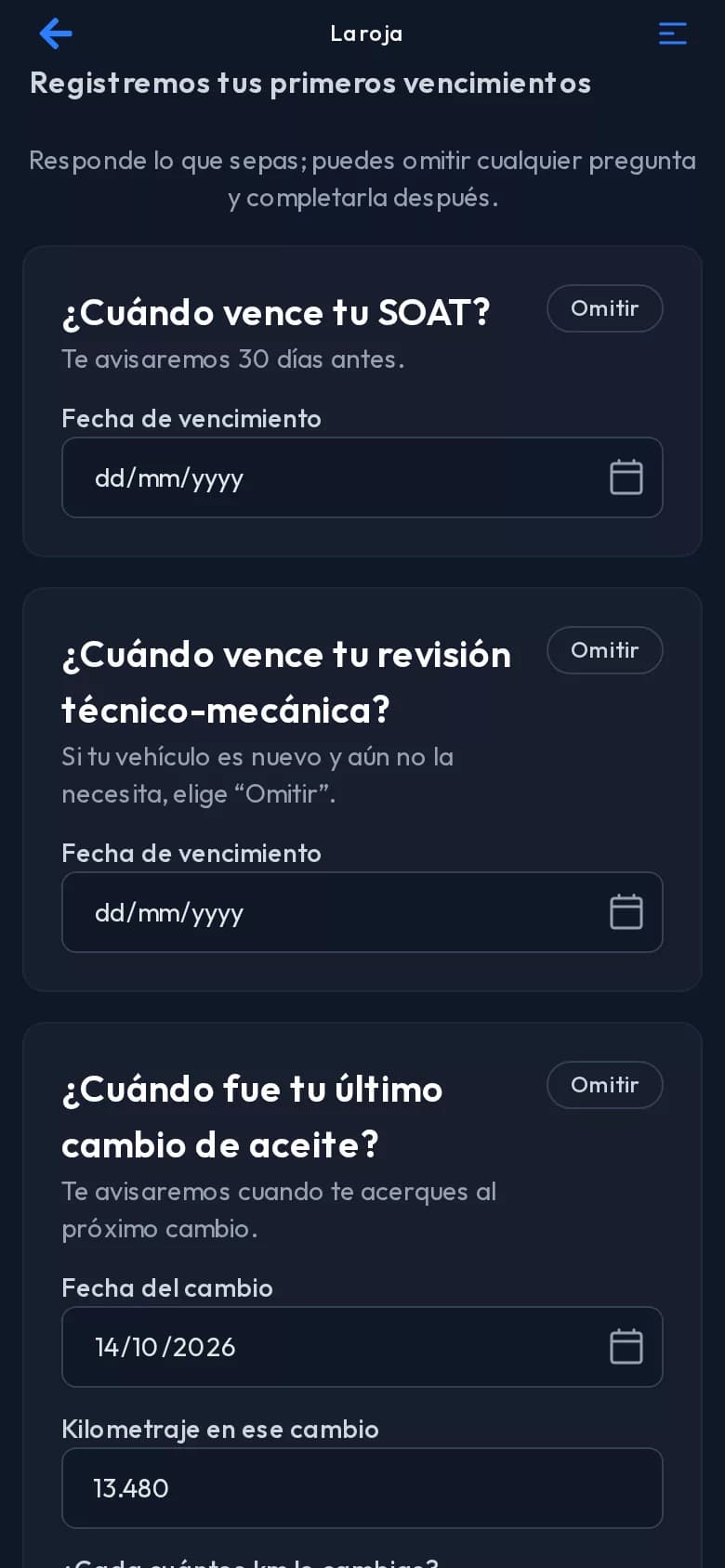 Pantalla para registrar tus primeros vencimientos: SOAT y tecnomecánica con aviso 30 días antes, y cambio de aceite con aviso antes de llegar al kilometraje
